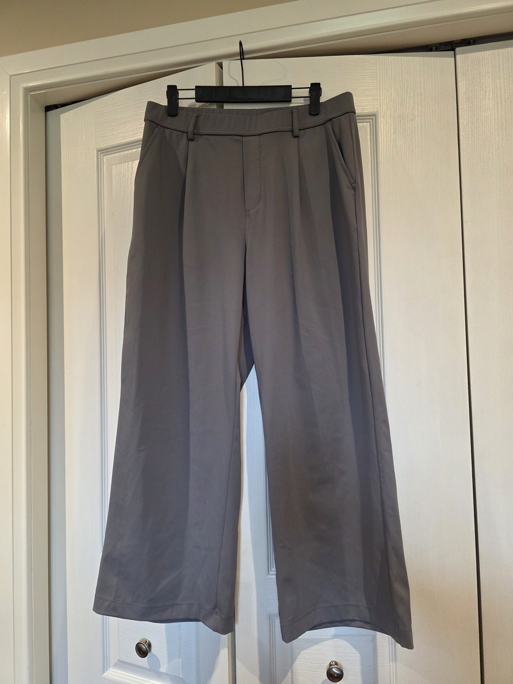 HALARA Wide-Leg Trousers in Gray